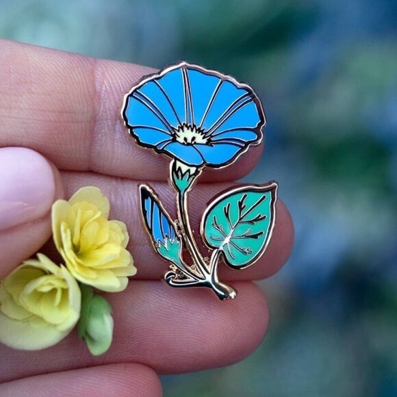 Morning Glory Enamel Pin - September Birth Flower - Gold Plated Nature Jewelry‎ - Picture 2 of 2
